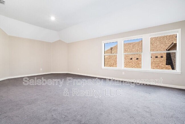 Building Photo - 1140 Huckleberry St