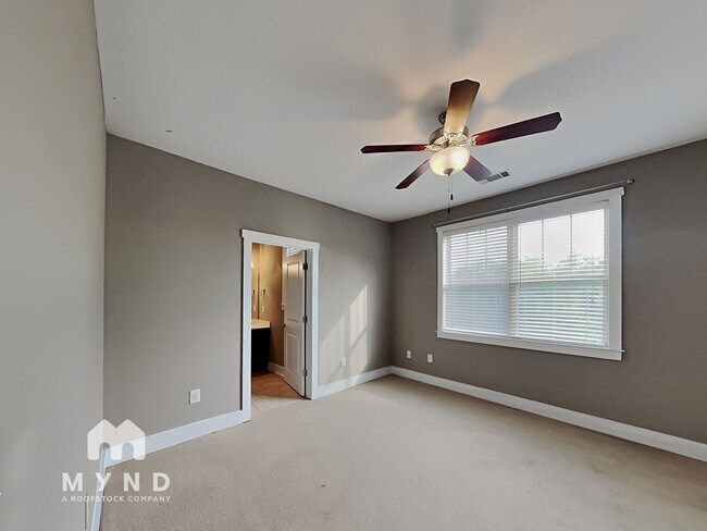 Building Photo - 181 Herring St