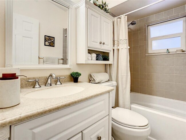 Building Photo - 6170 NW 57th Ct