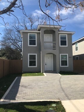 Primary Photo - 1611 N Navidad St