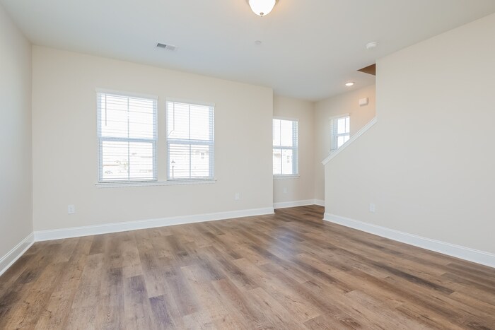 Building Photo - 171 Eagles Cliff Dr