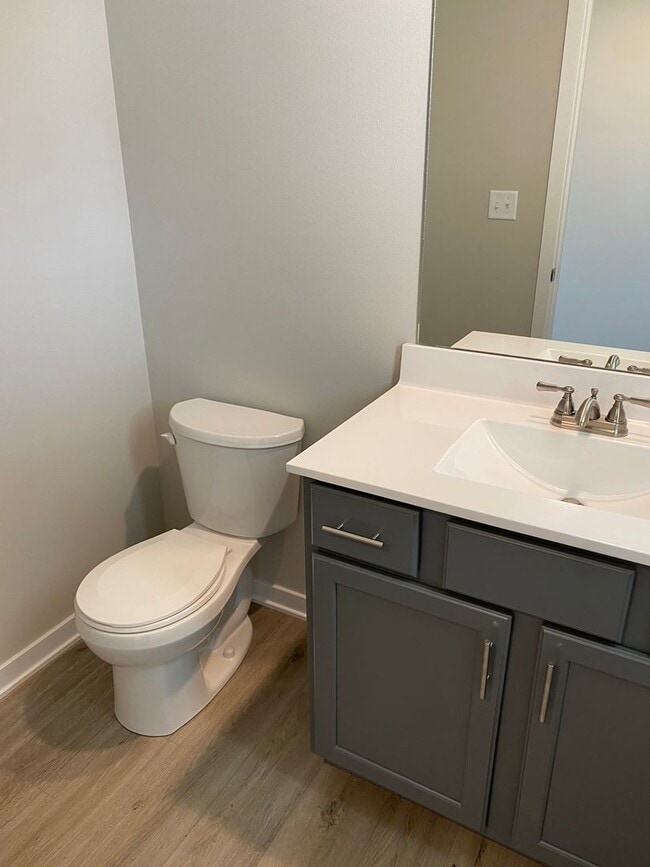 Building Photo - Newer Build Home in Beautiful Norwalk! HUG...