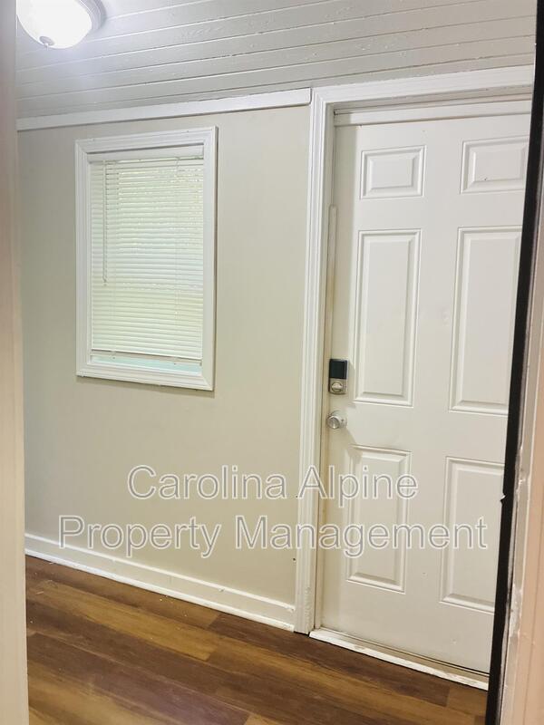 Building Photo - 407 Digh St