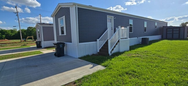 Building Photo - 605 Gallop Ct