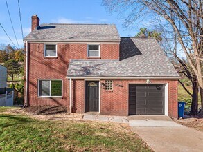 Building Photo - AVAILABLE NOW! STUNNING 3 BEDROOM IN PENN ...