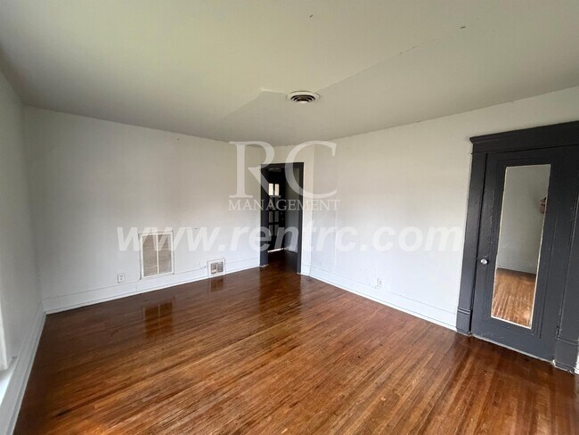 Building Photo - 1602-2 Main-