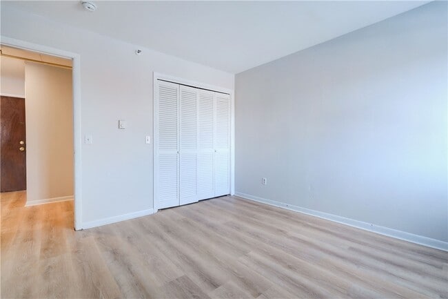 Building Photo - 404 Main St