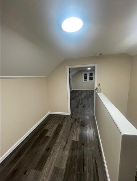 Building Photo - 350 4th St