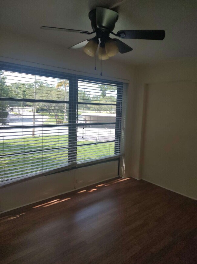 Building Photo - "$200 move in special!! 2-Bed, 2-Bath Cond...
