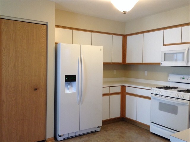Building Photo - 14233 S Hillsdale Ct