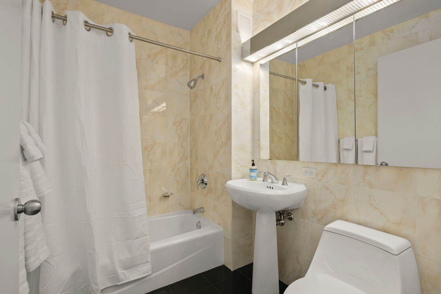 Building Photo - 420 E 61st St