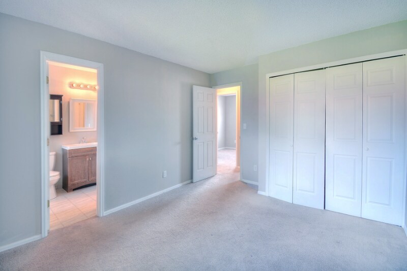 Building Photo - 6660 Parkridge Ct