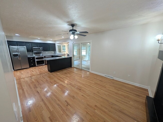 Building Photo - 808 Leprechaun Ln