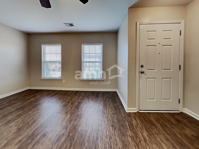 Building Photo - 2043 Cripplecreek Dr