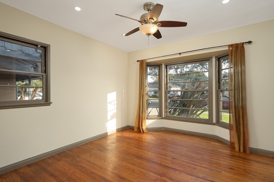 Building Photo - 2587 S Westgate Ave