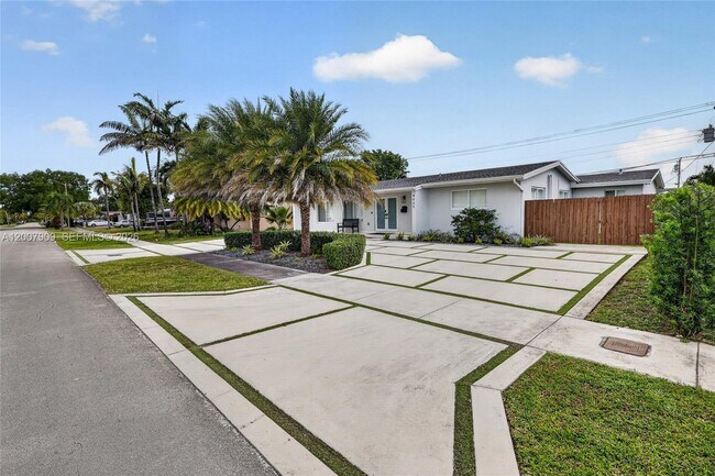 Building Photo - 4865 SW 94th Ave