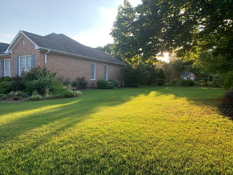 Side Yard - 415 St. Ives Trace
