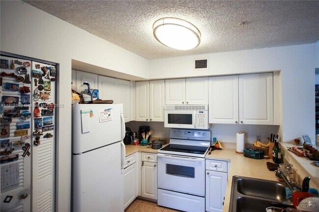 Building Photo - 12136 St.Andrews Pl