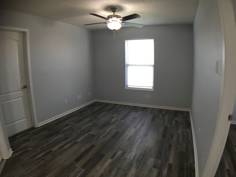 Building Photo - 908 Bentgrass Dr