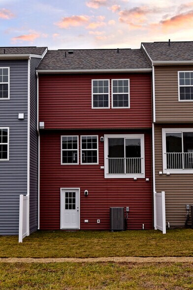 Building Photo - 11 Cecily Way