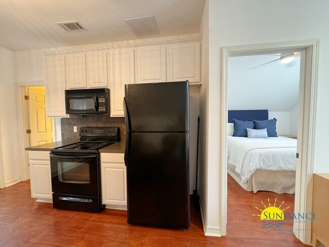 Building Photo - Exceptional Opportunity: Main Home plus Ga...