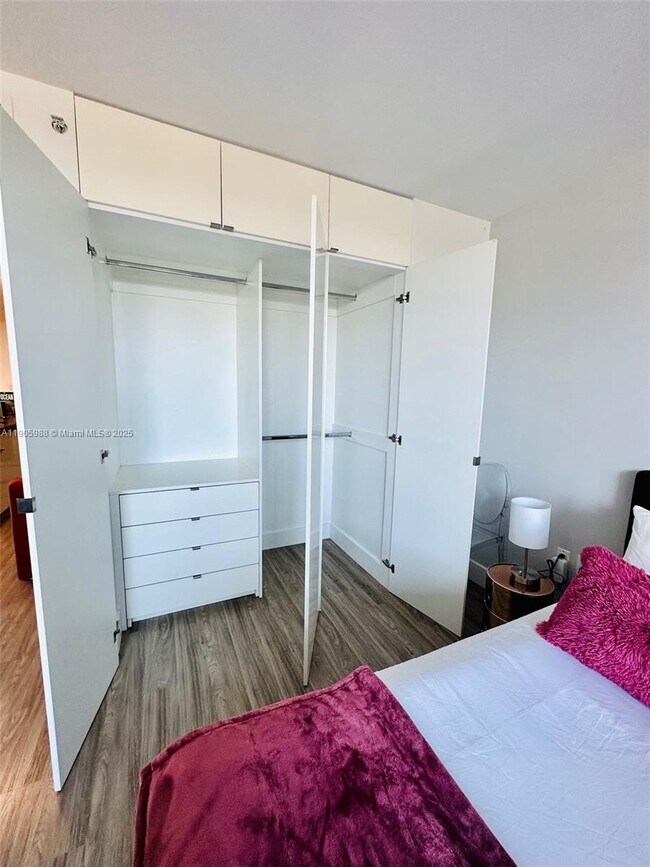 Building Photo - 650 West Ave