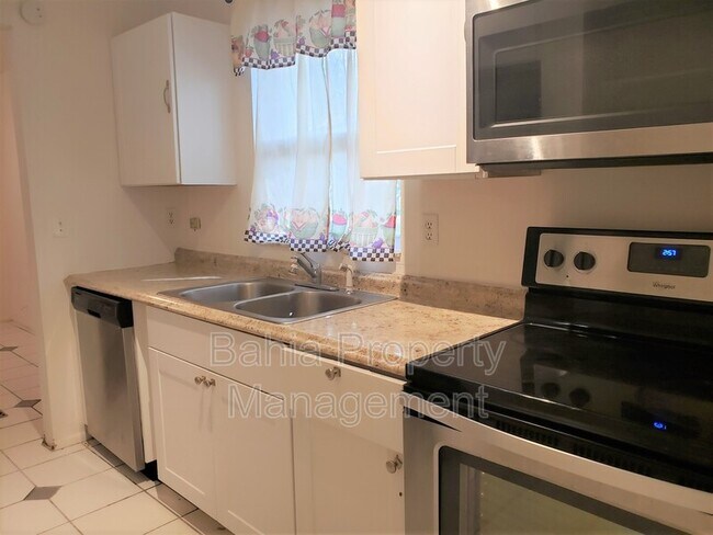 Building Photo - 4654 Alhama St