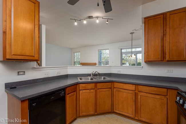 Building Photo - 104 Concord Dr S