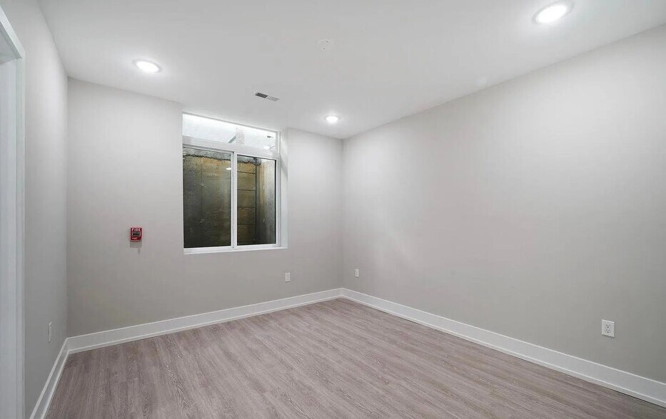 Building Photo - 649 N 35th St