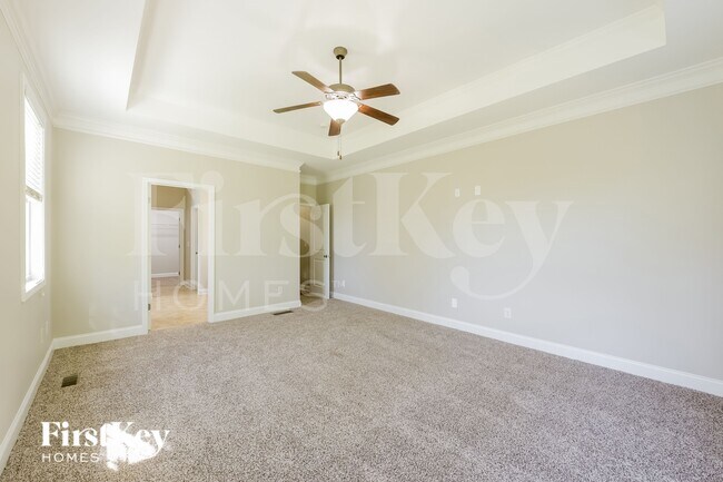 Building Photo - 6231 Cove Creek Dr
