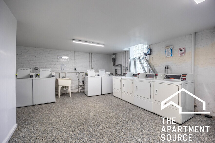 Building Photo - 2606 N Kimball Ave