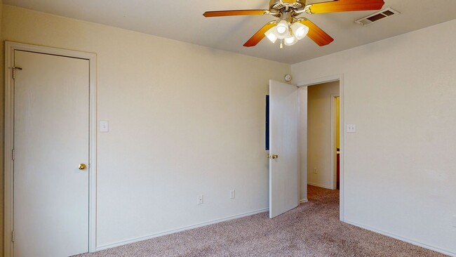 Building Photo - NO APRIL RENT +  STAINLESS STEEL APPLIANCE...