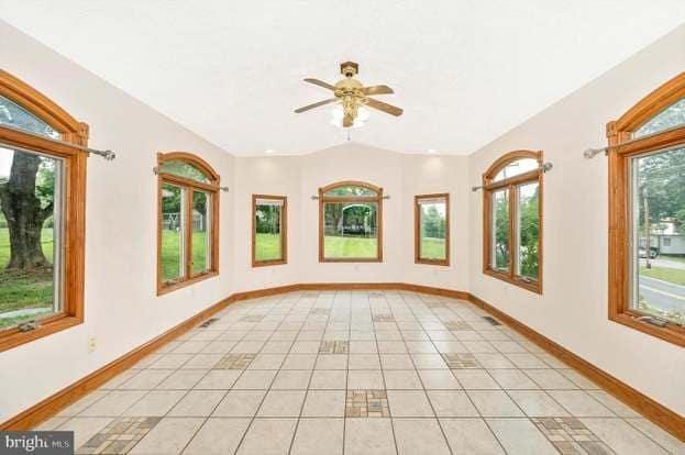 Building Photo - 15213 Clear Spring Rd