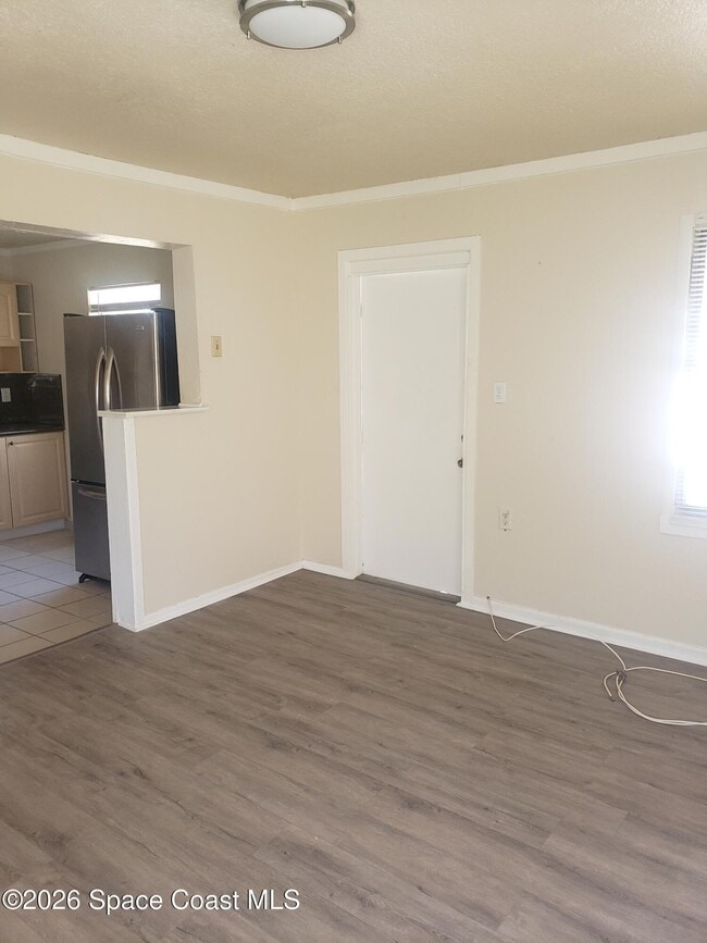 Building Photo - 2114 Henry St NE