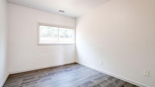 Building Photo - 382 Ely Rd N
