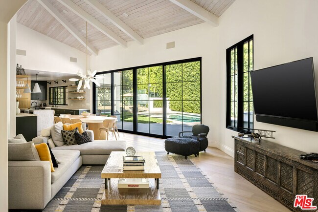 Building Photo - 7651 Willow Glen Rd