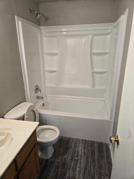 Building Photo - 2406 S Laredo St