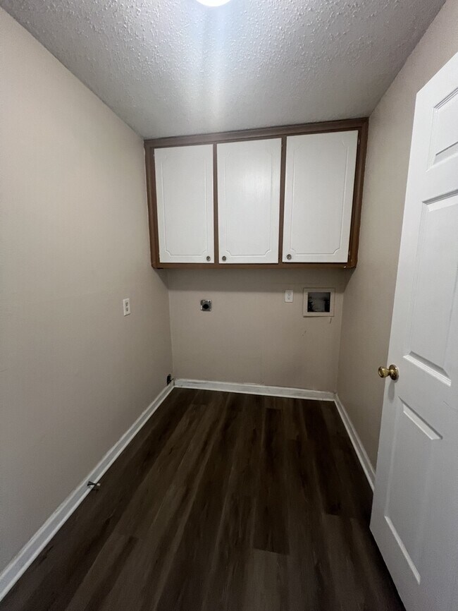 Building Photo - 361 Heirloom Dr
