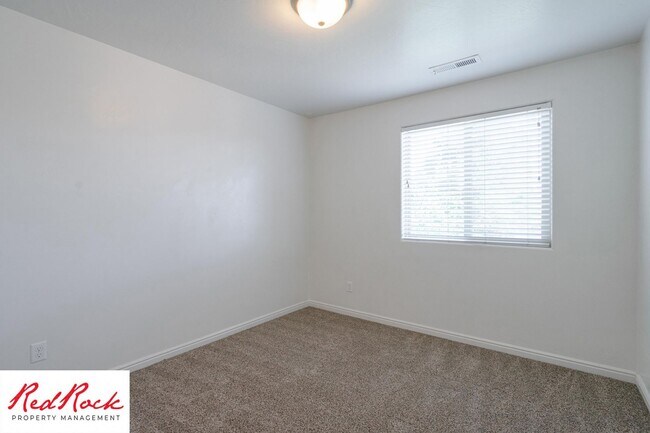 Building Photo - 2801 E 450 N