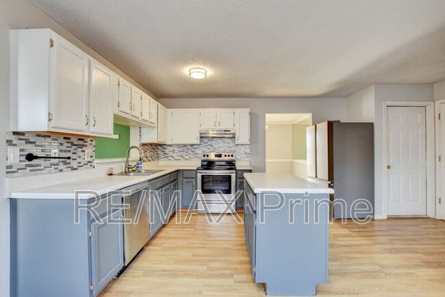 Building Photo - 214 Jouster Way