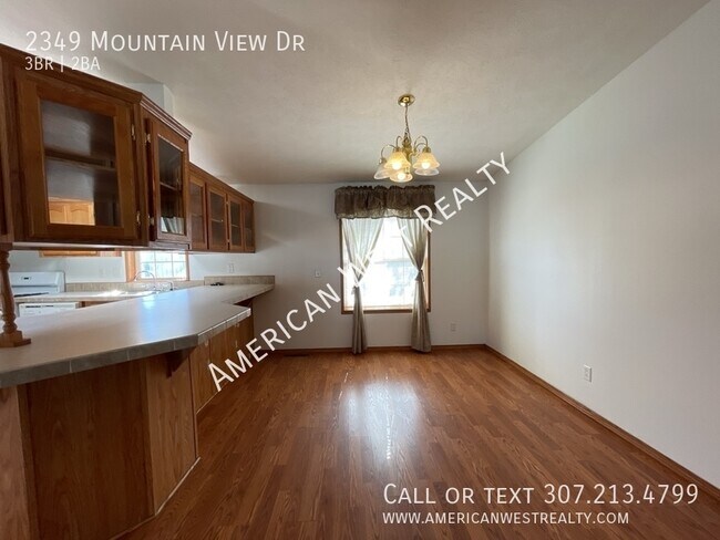Building Photo - 2349 Mountain View Dr