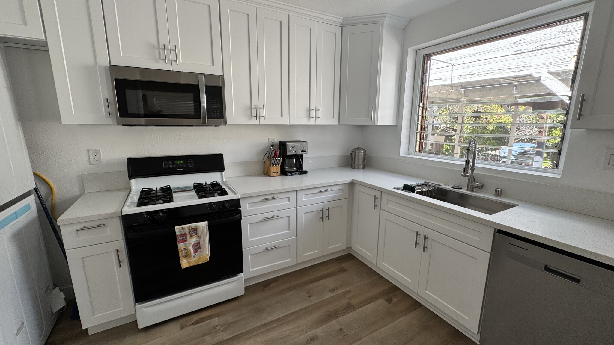 Brand new beautiful kitchen - 3822 Huron Ave