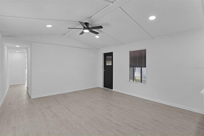 Building Photo - 33514 Luana Ct