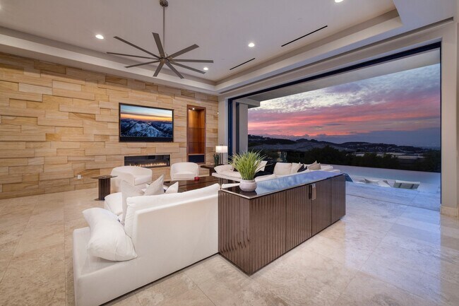 Building Photo - 675 Scenic Rim Dr