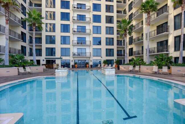 Building Photo - 15100 Front Beach Rd