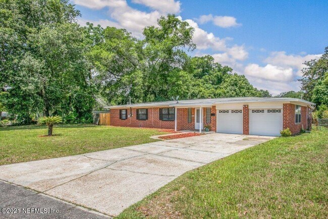 Building Photo - 5761 Lake Lucina Dr S