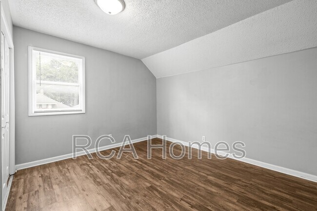 Building Photo - 1533 Draper St