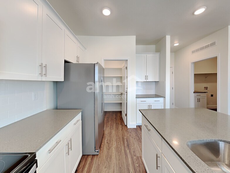 Building Photo - 3354 Fields Ave