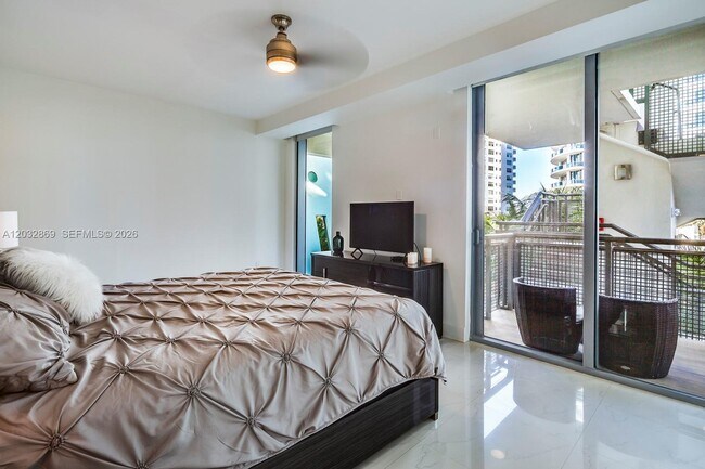 Building Photo - 6000 Collins Ave