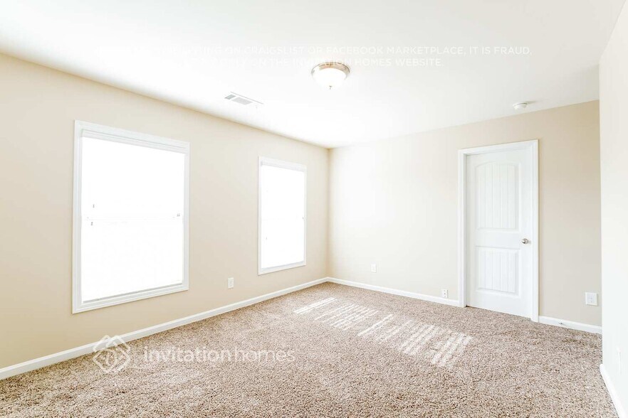 Building Photo - 642 Ivy Chase Loop
